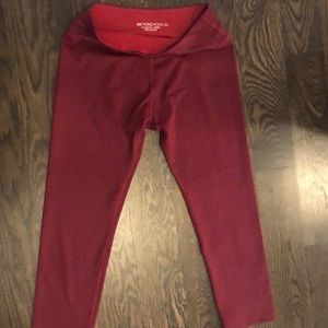 Yoga crop leggings in maroon